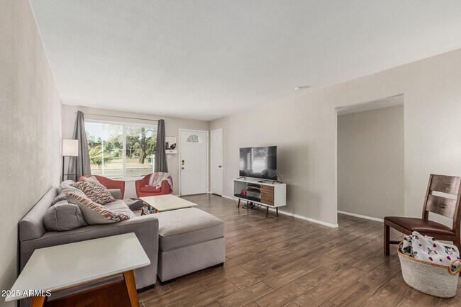 Building Photo - 3741 W Poinsettia Dr