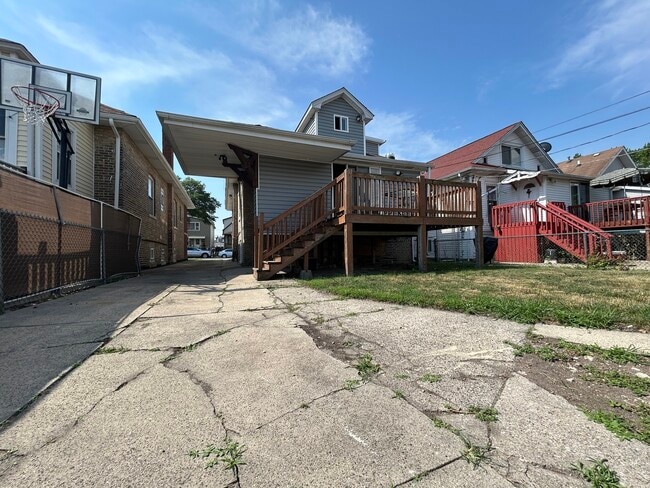 Building Photo - 4942 W Altgeld St
