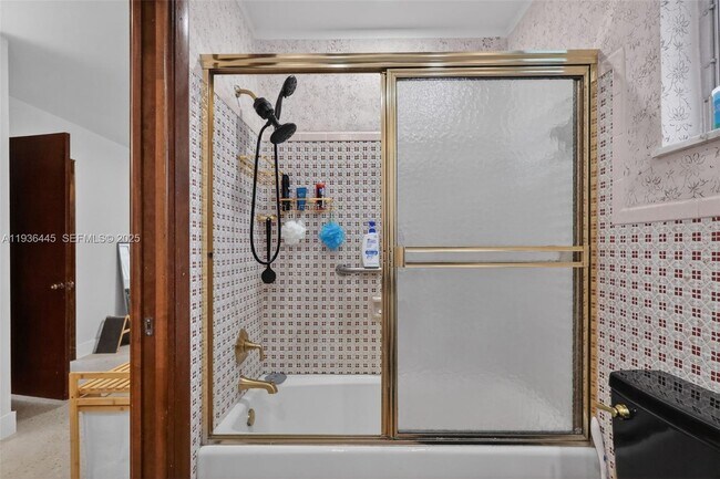 Building Photo - 135 South Dr