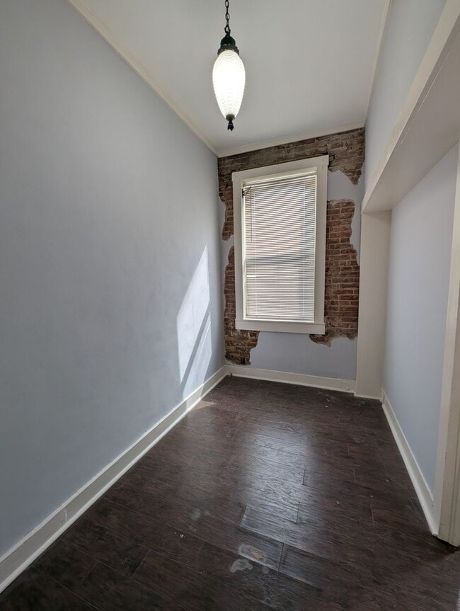 Building Photo - 409 Main St