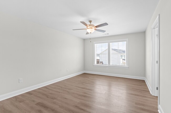 Building Photo - 214 Clifton Dr