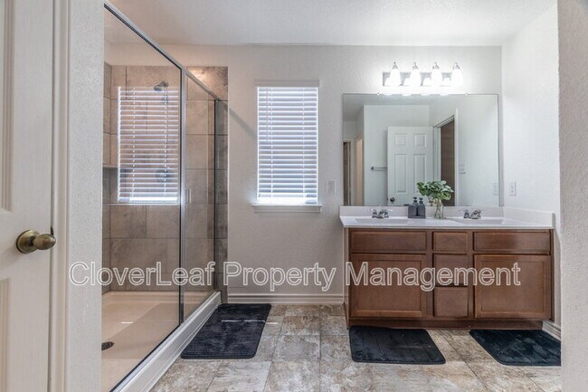 Building Photo - 10406 Labrado Dr
