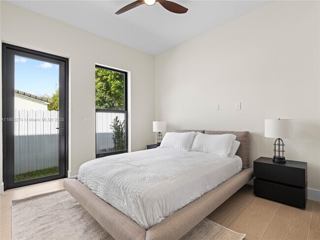 Building Photo - 543 NE 109th St