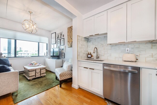 Building Photo - 463 1st St