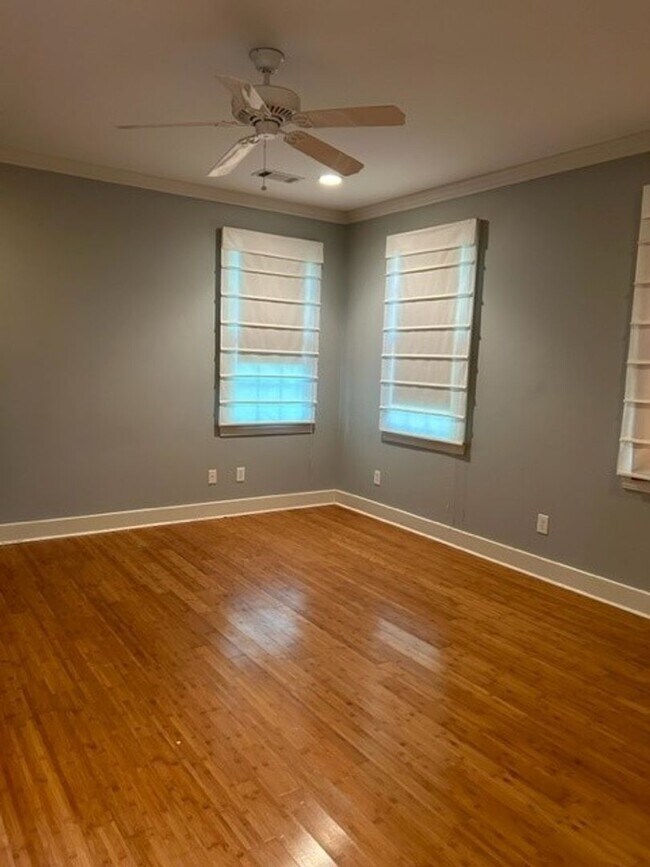 Building Photo - Beautiful Spacious Updated Home In Belhave...
