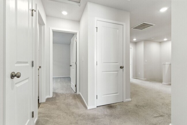 Building Photo - Beautifully Maintained Home in Coveted HOA...