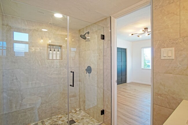 Building Photo - UPTOWN UPDATED 3/BD 2/BA 1/CG