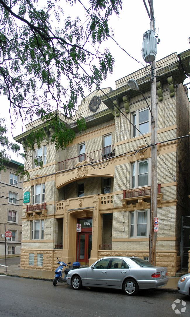 Building Photo - Howe and Maryland Apartments