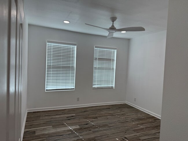 Building Photo - 2711 E 31st St