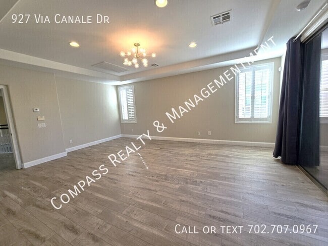 Building Photo - 927 Via Canale Dr