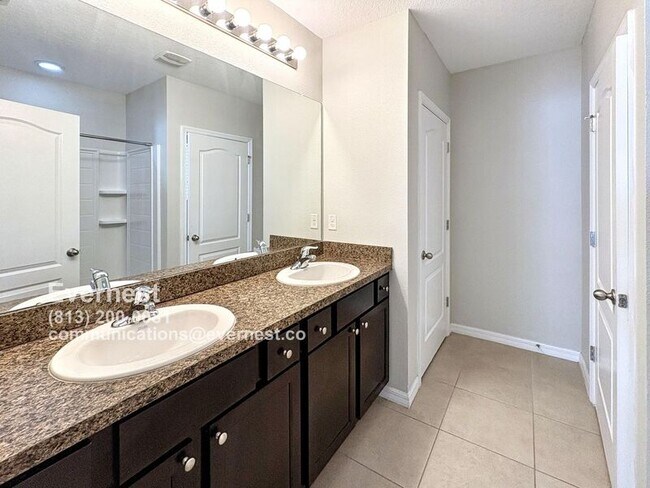 Building Photo - 12104 Fawn Brindle St