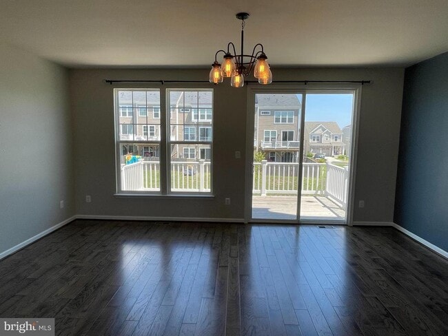 Building Photo - 419 Foxglove Way