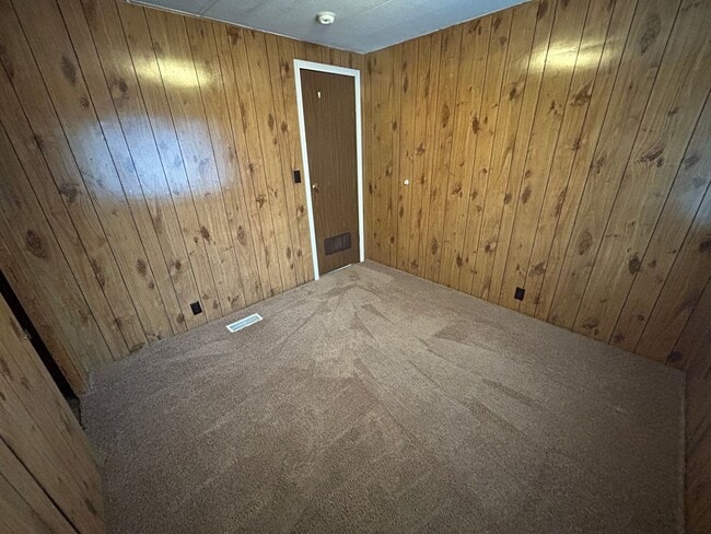 Building Photo - 123 Opal Dr