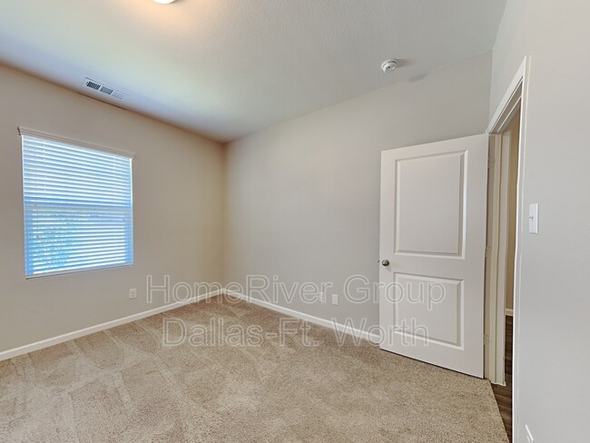 Building Photo - 424 Dove Creek Ln