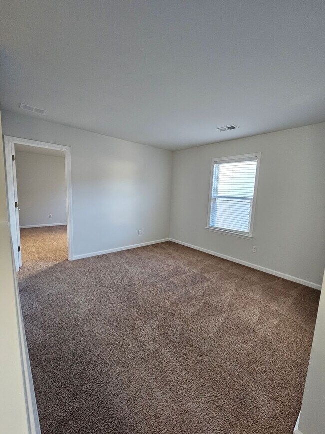 Building Photo - Spacious Two-Story Living on a Premium Lot...