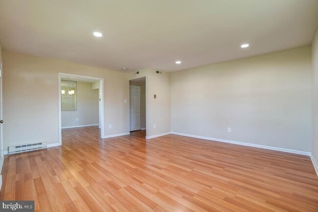Building Photo - 504 S Harrison Rd