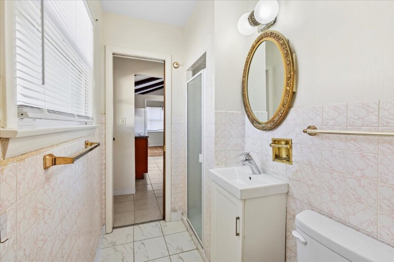 Building Photo - 8538 Mango Ave