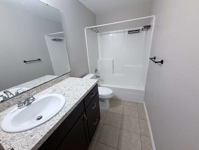 Building Photo - 4 Bedroom Home for Rent in Lakeland!