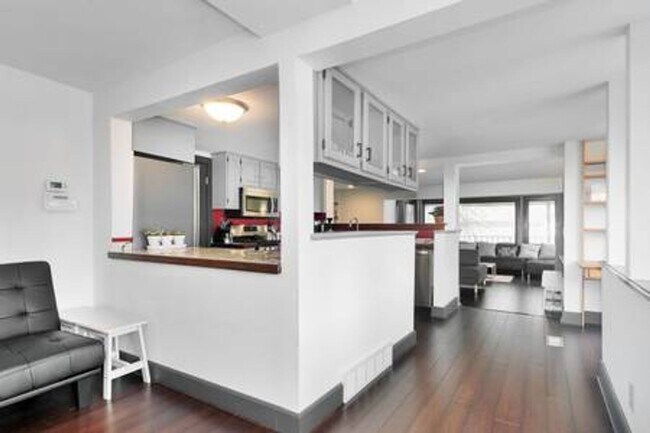 Building Photo - Capital Lakehouse