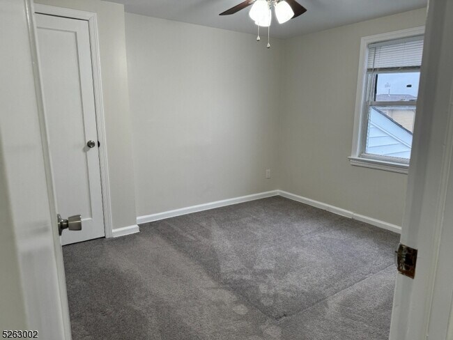 Building Photo - 42 Summit Ave