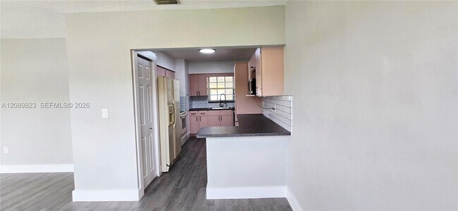 Building Photo - 580 W 34th Pl