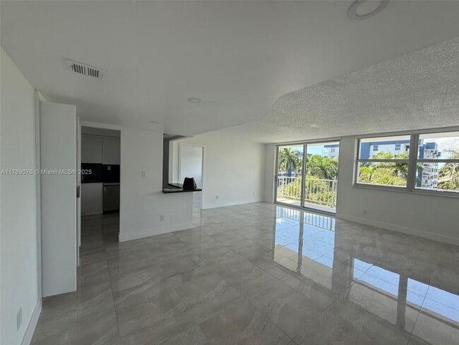 Building Photo - 2 bedroom in north miami Beach FL 33160