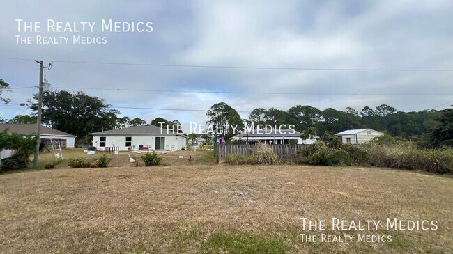 Building Photo - 1247 San Matio St