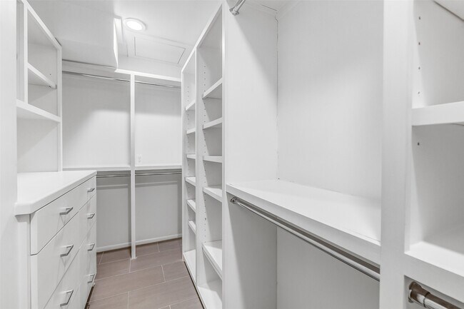 Building Photo - 12326 Old Oaks Dr