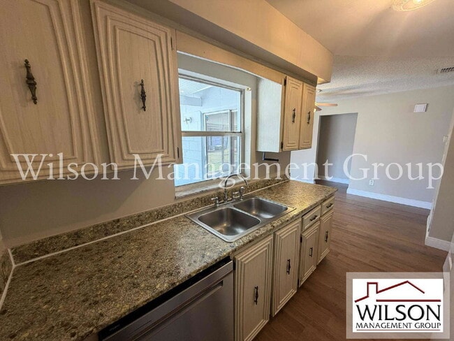 Building Photo - 1016 Malaga St