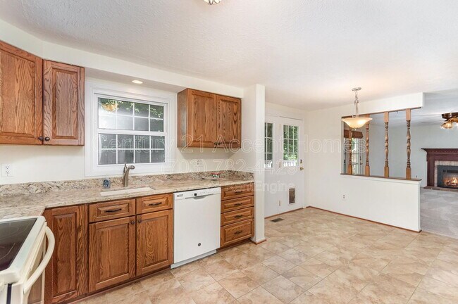 Building Photo - 7690 Middle Valley Dr