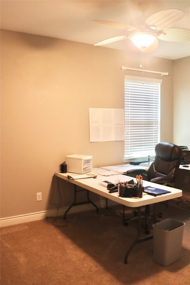 Building Photo - 5627 S Denham Ridge Ln