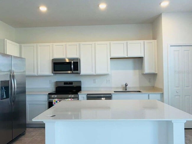 Building Photo - 2473 Skyline Lp