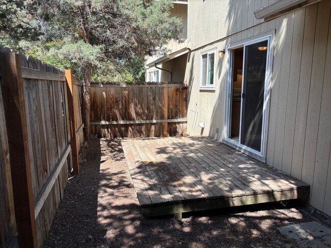 Building Photo - 1372 NE Whisper Ridge Dr