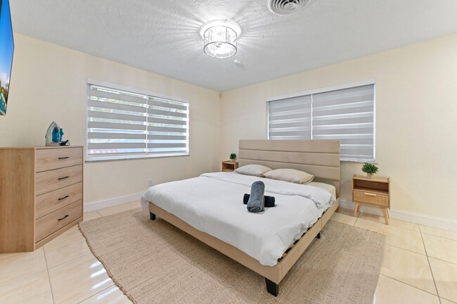 Building Photo - 2128 Dock St