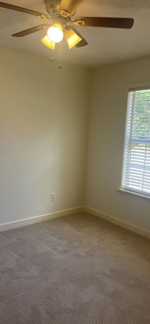 Building Photo - 2109 Harris Dr