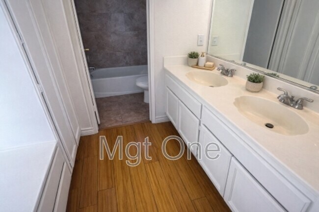 Building Photo - 13331 Barcelona Pl