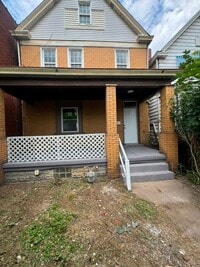 Building Photo - Comfortable 4BR 1BA house in McKees Rocks