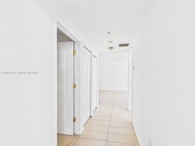 Building Photo - 425 NE 30th St