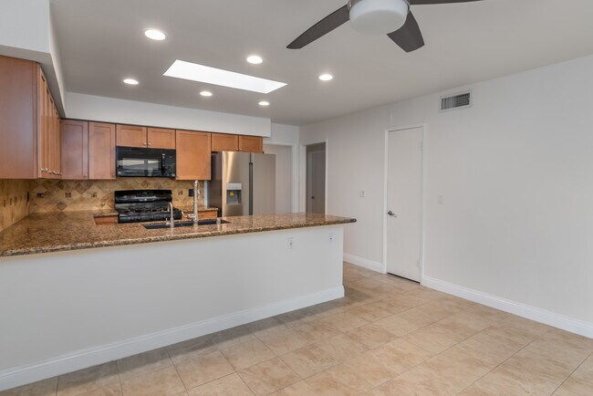 Primary Photo - 1156 Stonewall Cir