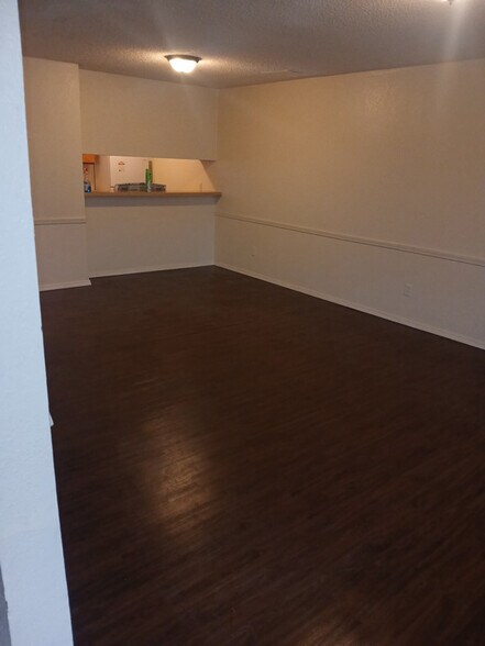 Building Photo - 4301 Yorkshire Dr