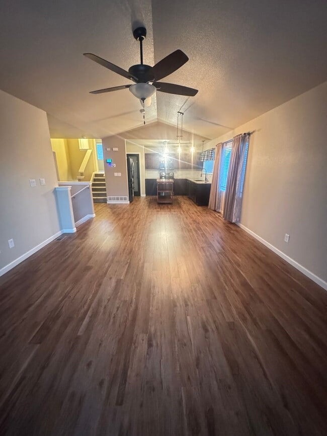 Building Photo - Lovely 3 bedroom/3 car tandem garage home in Lorson Ranch