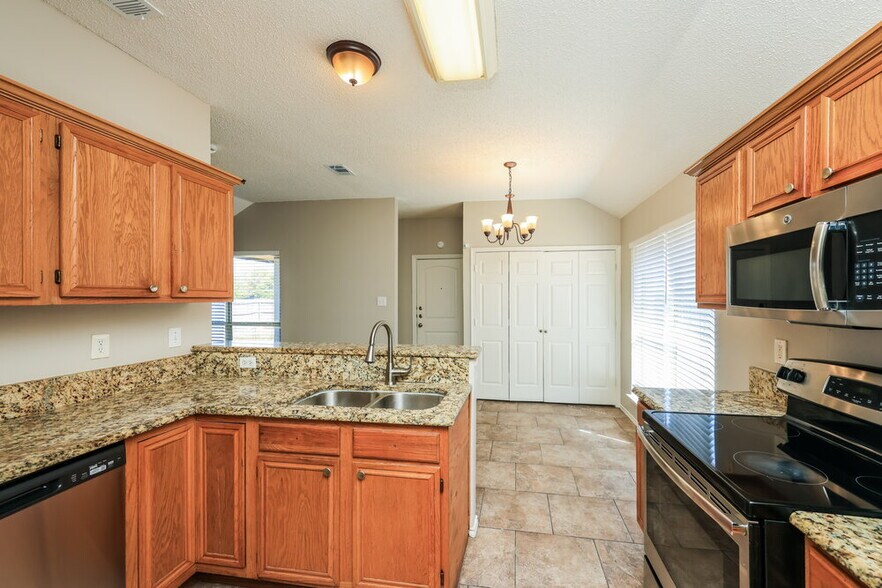 Building Photo - 1357 Meadow Creek Dr