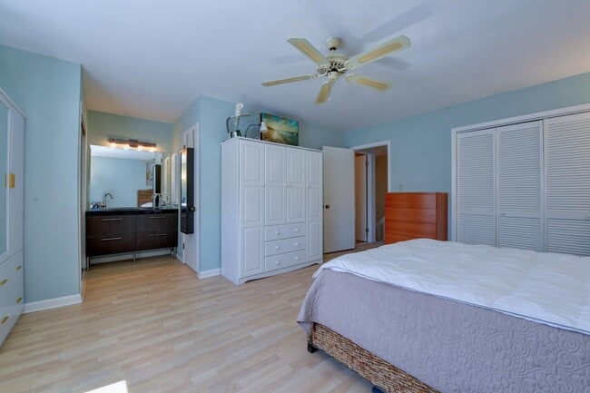Building Photo - 326 Sea Isle Key
