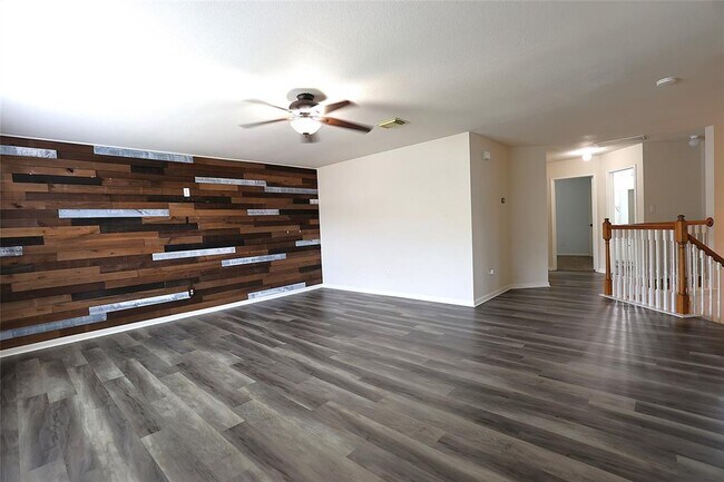 Building Photo - 15215 Possumwood Dr