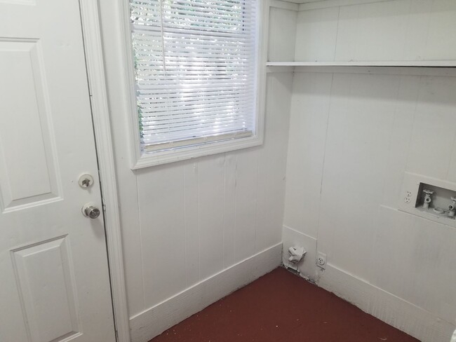 Building Photo - Two Bedroom Apt For Rent in Sumter SC! Two...