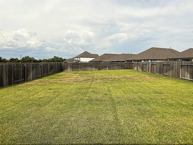 Building Photo - 3040 Chestnut Ln