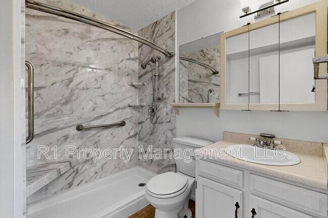 Building Photo - 2702 Avenida Del Sol