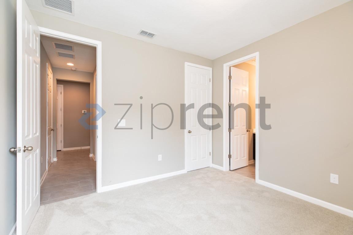 Building Photo - Unit