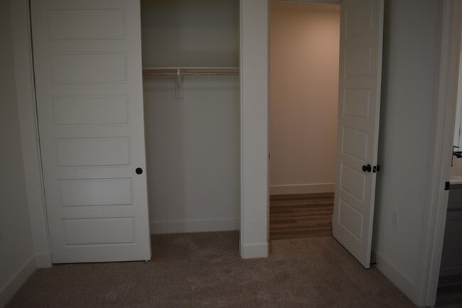 Building Photo - 744 Stephanie Dr