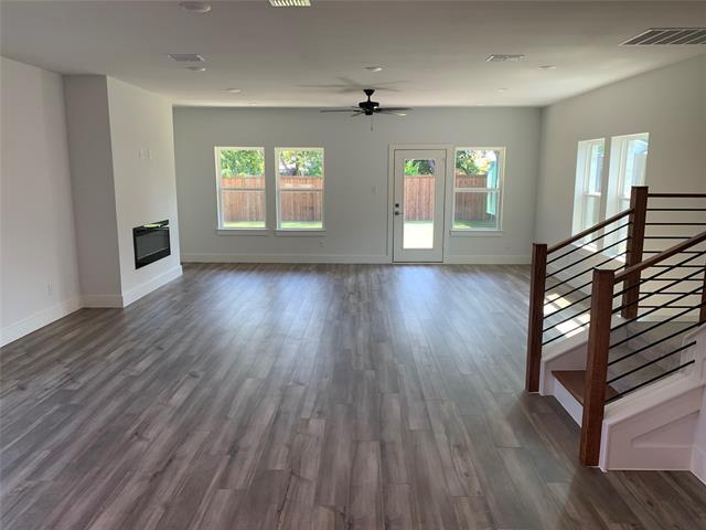 Building Photo - 208 E Park Dr